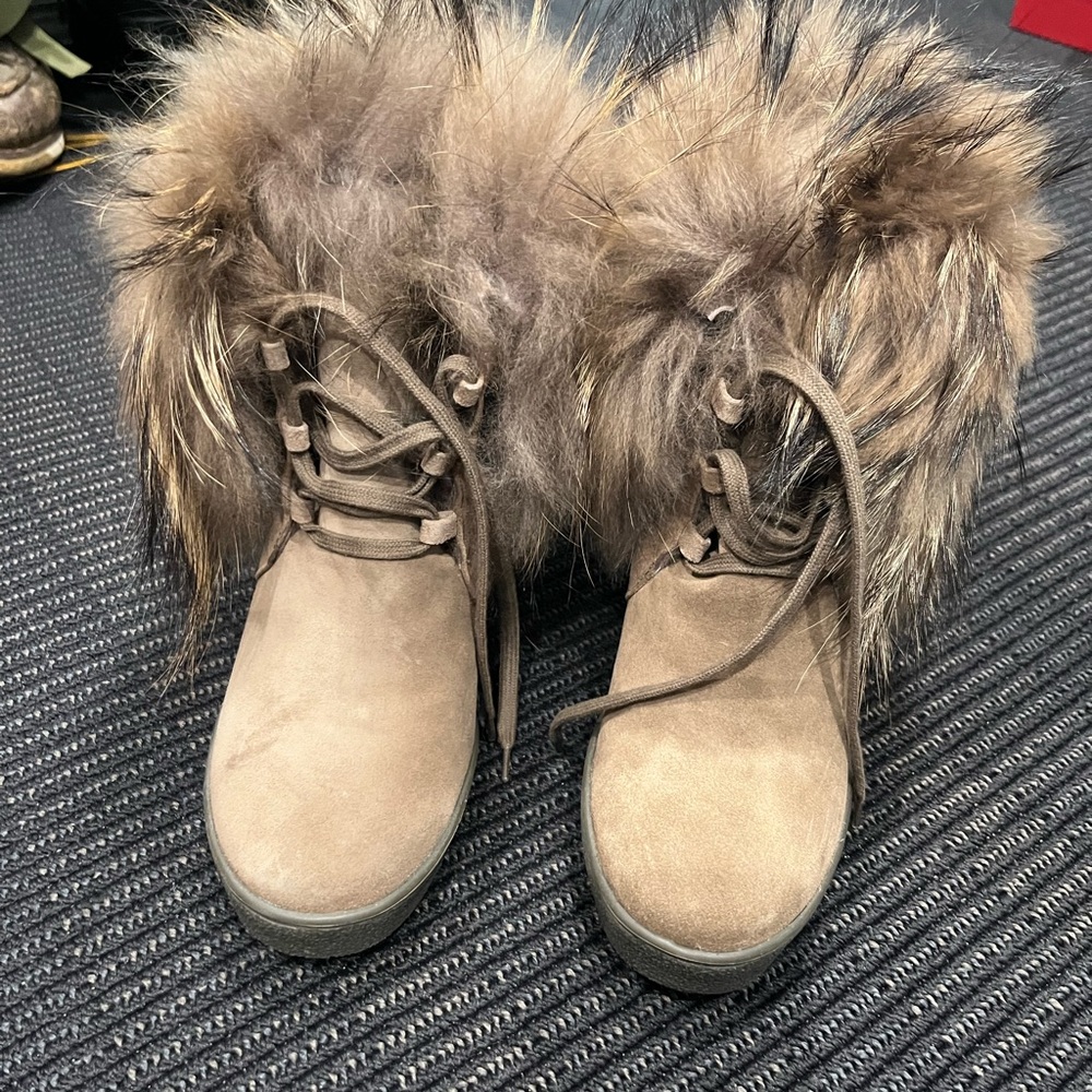 never been worn taupe fur boot